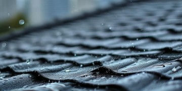 屋顶漏水物业要收费吗？