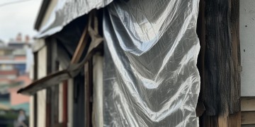 物业有防雨布却不管？原因何在？